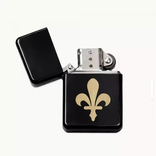 Upaljač sa ugraviranim ljiljanom