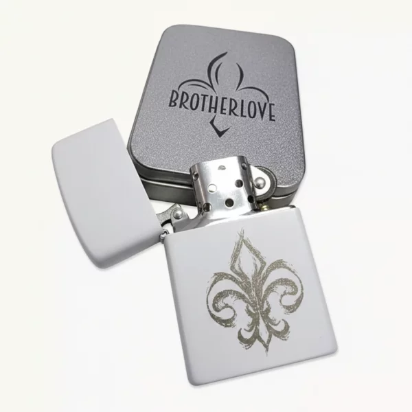 Upaljač sa ugraviranim ljiljanom